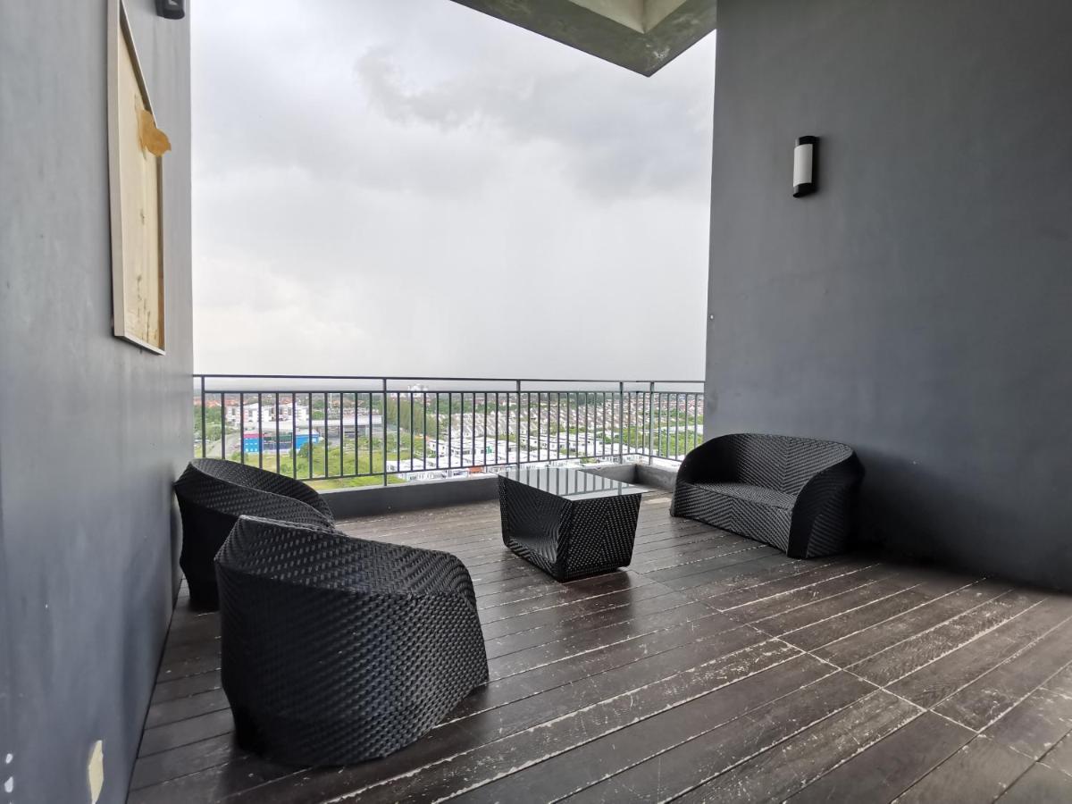 Bukit Indah Lovely Hauz @Wifi Netflix Apartamento Johor Bahru Exterior foto